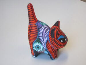 Spirit Cat Tail Up Clay 15cm