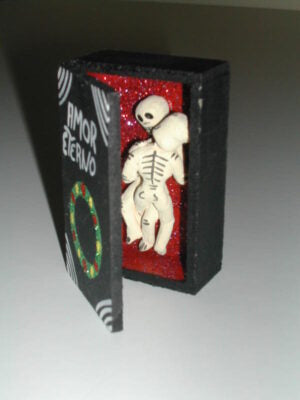Love Never Dies DOD Scene Box Wood&Clay 7x4.5cm